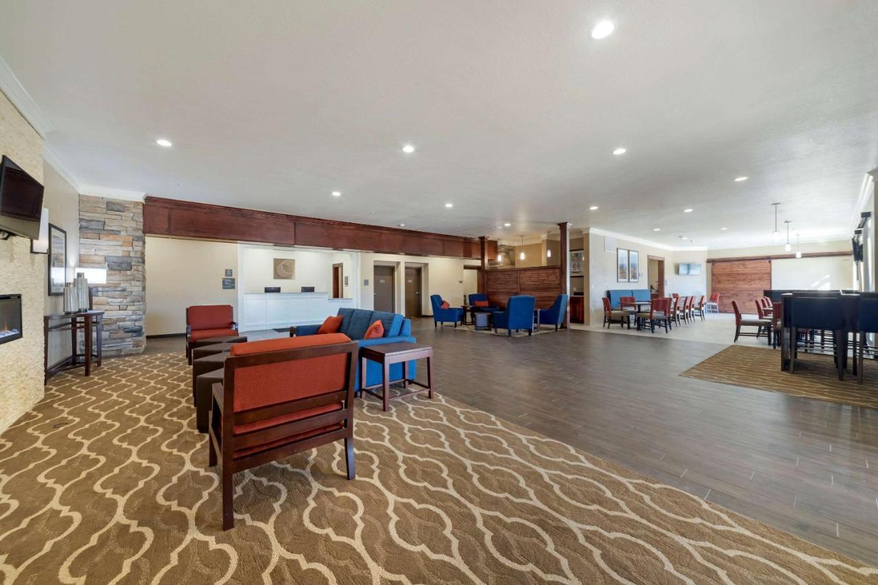 Comfort Inn & Suites Harrah Choctaw Kültér fotó